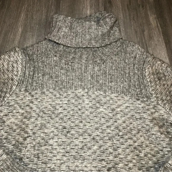Banana Republic Soft Merino Wool Blend Heavy Knit Turtleneck Chunky Sweater M - Picture 2 of 10